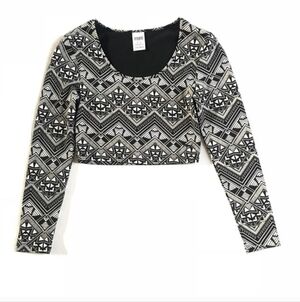 PINK Victoria secret tribal black and white crop athletic long sleeve top medium